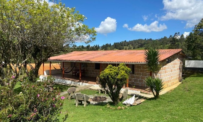 Guarne Casa | Alojamiento privado con Jacuzzi, wifi y zona BBQ