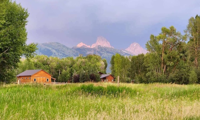 Tetonia Casa | Private Acreage - Teton Meadow Grand View Cabin