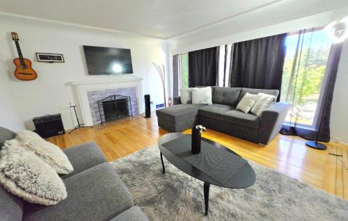 Burnaby Villa | Private Airconditioned 2 Bedroom Home Private Parking