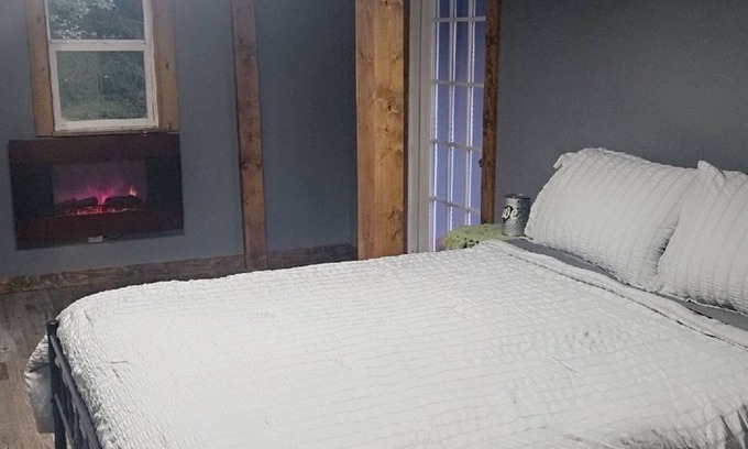 Grove City Casa | Private and charming 3-bedroom house in Grove City with wifi and firepit