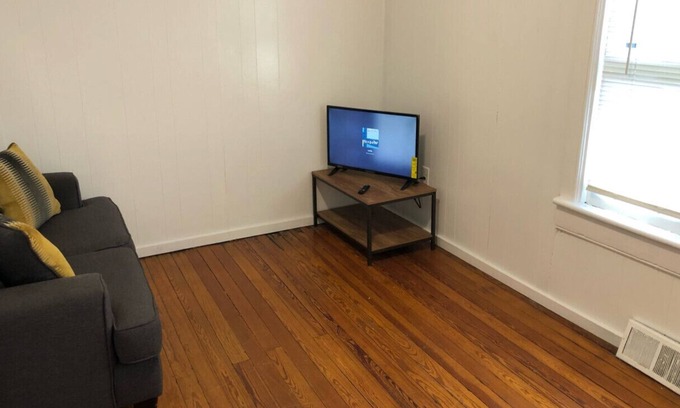 Perth Amboy Casa | Private and cozy house with 1-bedroom and 1-bathroom and free Wi-Fi