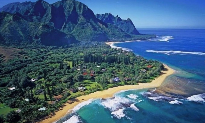Wainiha Casa | Private and Quiet Luxury Beach House 5 minute walk to beach TVNV#5151