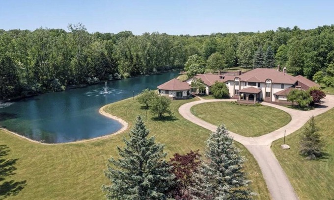 Medina Casa | Private and secluded Mansion in the woods