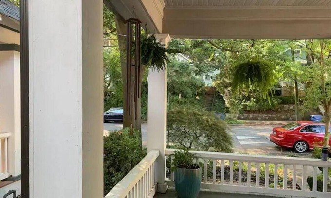 Inman Park Apartamento | Private and Sophisticated Inman Park Apartment