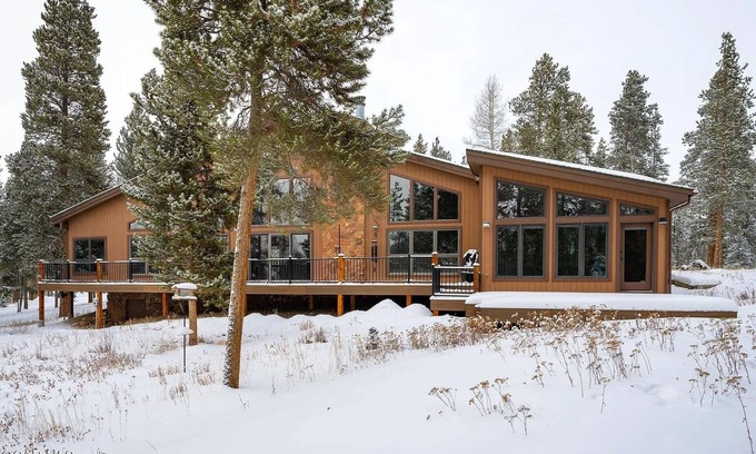 Sunset Ridge Casa | Private and spacious 4bd Cabin-360 views of nature Close to skiing!