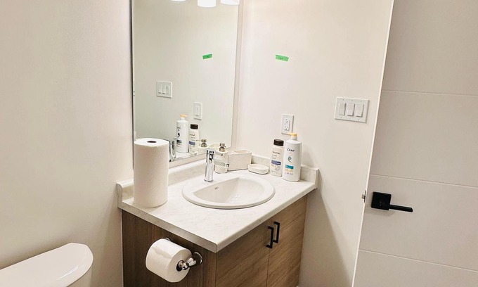 Doon South Apartamento | Private and Spacious Basement Studio
