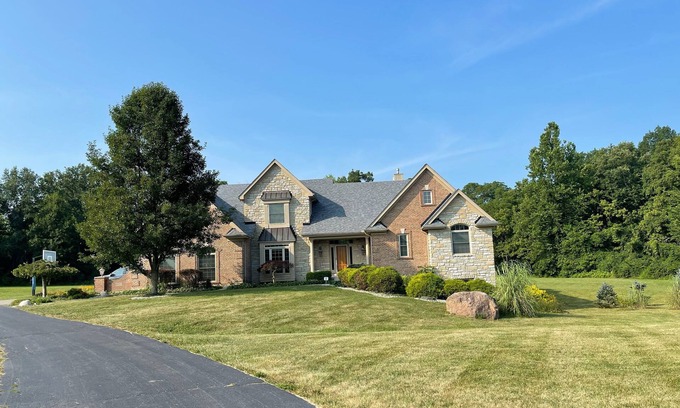 Mason Casa | Private and Spacious home on 7 acres in Mason Ohio. Sleeps 16 - Kings Island
