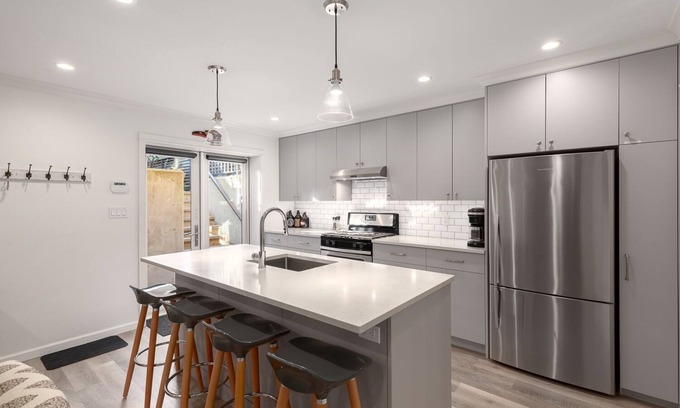 District of North Vancouver Apartamento | Private apartment in the quiet community of North Vancouver Lynn Valley
