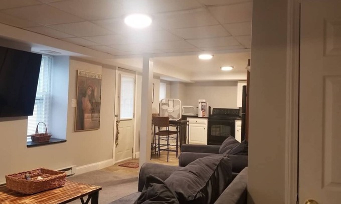 Salem Casa | Private Apartment, 15 min walk to downtown Salem