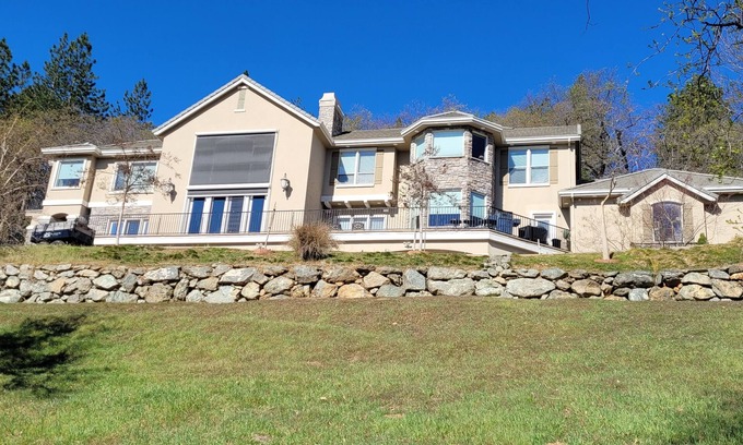 Colfax Apartamento | Private apartment attached to three story hillside home