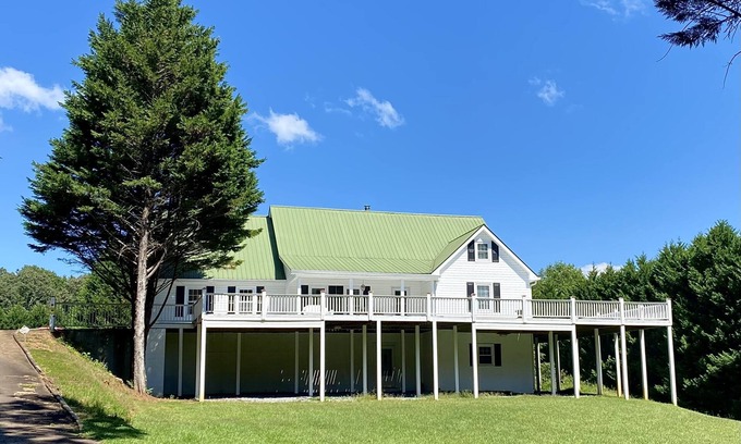 Dahlonega Casa | Private apartment with full kitchen, living, & bath! Lowest fees in town!