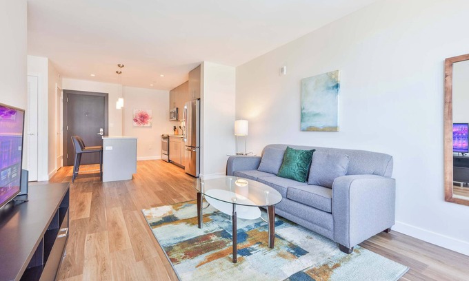 Seaport District Apartamento | Private Apt In Downtown Seaport with Pool