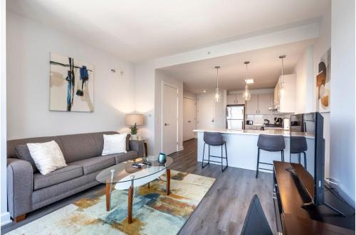 Downtown Apartamento | Private Apt with Gym & Pool