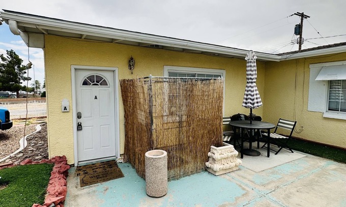 Paradise Apartamento | PRIVATE attached studio near AIRPORT!