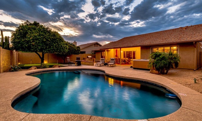 Westbrook Village Casa | Piscina privada, solo siéntese y relájese, disfrute de los entrenamientos de primavera, PGA y fútbol.