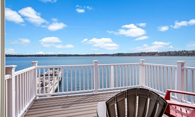 Mayfield Casa | Private balcony with beach access on Fife Lake