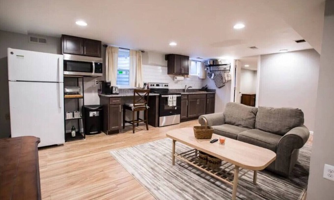 Westland Apartamento | Private Basement Gem with Fast Wi-Fi in Westland!