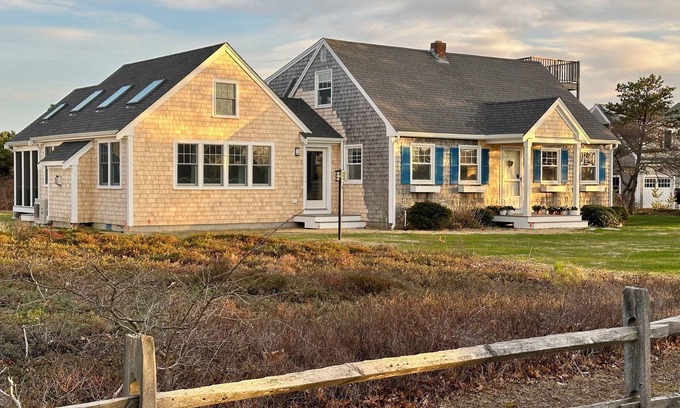 North Truro Casa | Bañado por el sol y encantador, 2 minutos a pie de playa privada. Increíbles puestas de sol. WIFI.