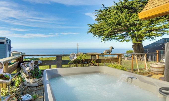 Manchester Casa | Private Beach Access: Pet-Friendly California Gem!