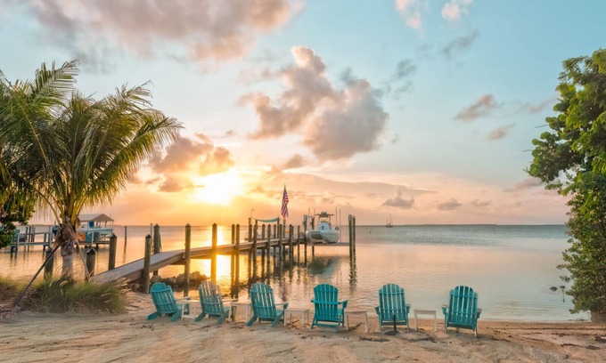 Tavernier Casa | Private beach and dazzling bayside sunsets await you!