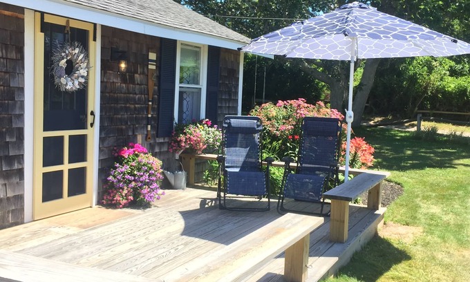 Barnstable Casa | Private Beach - Beachside Cottage on Barnstable Harbor