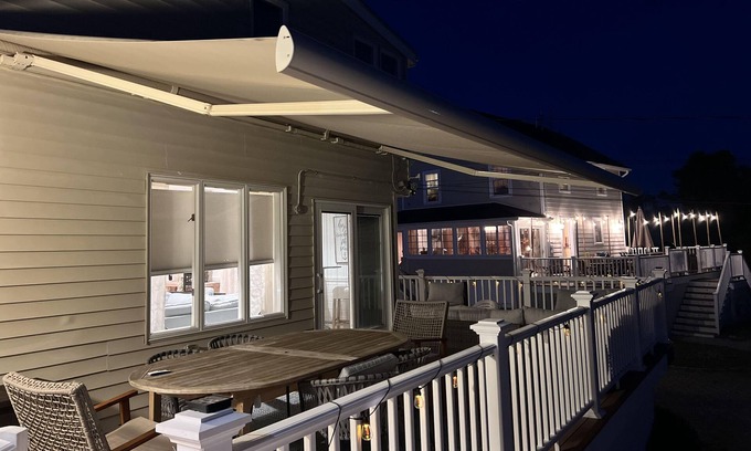 Green Harbor-Cedar Crest Casa | Private Beach + Enjoy New England Charm at Lucky Dux!