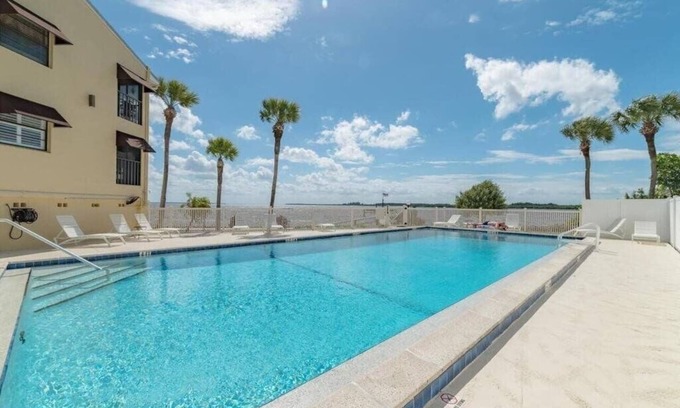 Port Charlotte Condominio | Private Beach, Fishing Dock & Heated Pool Paradise
