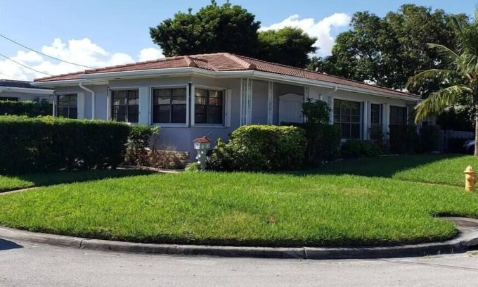 Surfside Casa | Private beach house 3 min walk to the beach. Long-term available.