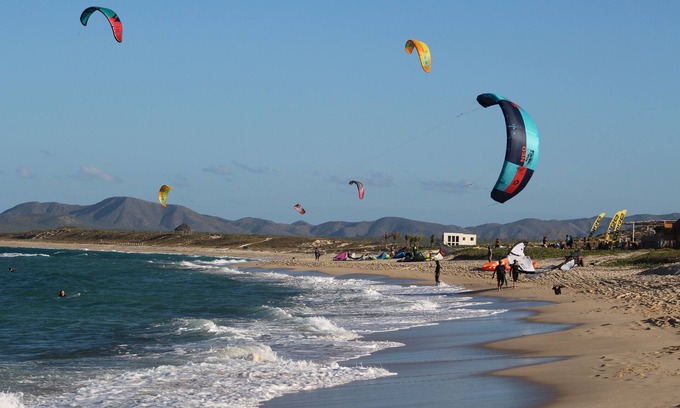 La Ventana Casa | Private Beach house oasis. Walk on waterfront. Kiting paradise at your door.