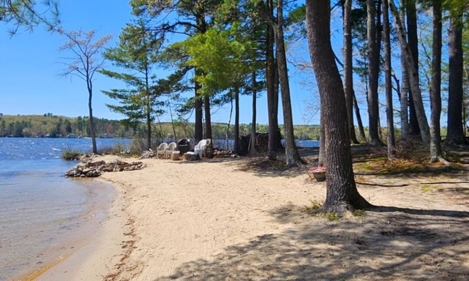 Harrison Cabina | Private beach on Long Lake, cabin + adorable bunkhouse