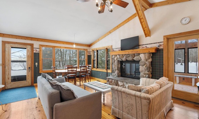 Carp Lake Cabaña | Private beachfront cottage, WiFi and AC on Lake Paradise, minutes from Mackinaw