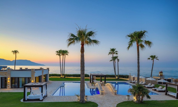 Kavros Villa | Totalmente dotado de personal Residencia frente al mar en una playa de arena con piscina privada de 150 m²