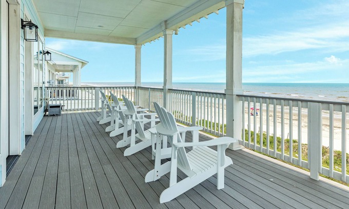 Beachside Village Casa | Private Beachfront Home w/ 5 Decks, 3 Suites, Fenced Yard in Beachside Village