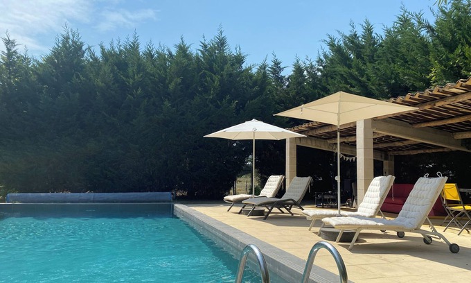 Eyragues Cama Y Desayuno | Private bed and breakfast on a Family farm 5 minutes from Saint Remy de Provence