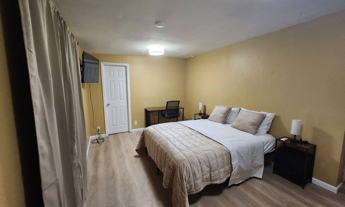 East Colfax Casa | Private bedroom and bathroom in Denver. Private entrance and wifi