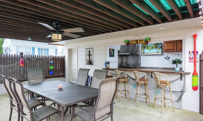 Seaside Heights Cabaña | Private bkyd w/tiki Bar, Linens + towels included, Walk to beach. 4 beach badges
