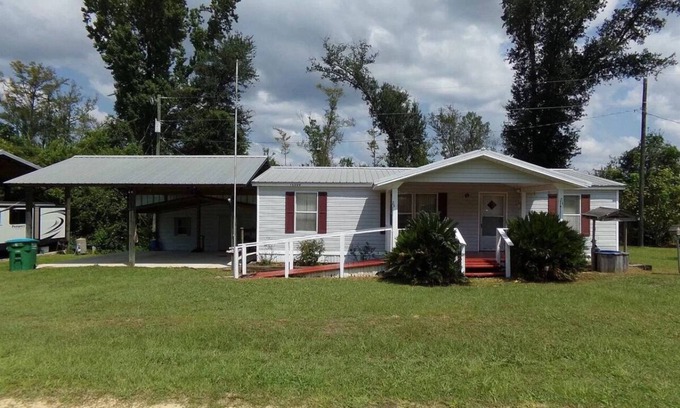 Clarksville Cabaña | Private Boat Ramp Cottage on Chipola River, Commute to Panama City & Port St Joe