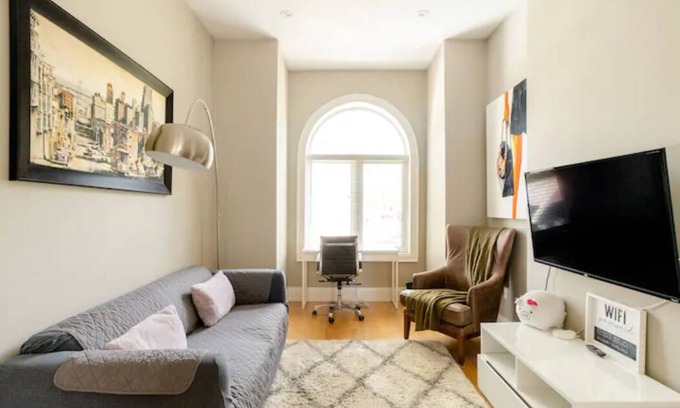 King West Village Casa | Private: Bright & Cozy w Patio and 12ft Ceilings