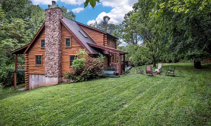 Swansea Cabina | Private cabin 3bed/2bath + 15 min to STL & Scott’s AFB