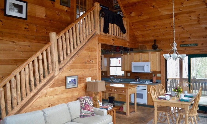 Canton Cabina | Cabaña de madera aislada con excelente vista para su perfecta escapada a la montaña!