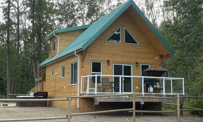 Division No. 11 Cabina | Private Cabin by the Creek- Hot tub