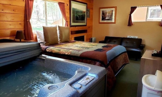 Payson Cabina | Cabin 4 – Bear Claw Cabin - Indoor Jacuzzi, Fireplace, Kitchenette, Porch Swing