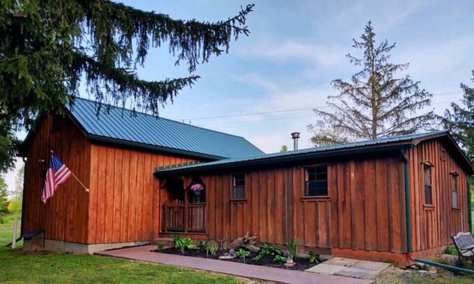 Niobe Cabina | Private Cabin on 15 acres w/ pond minutes from Chautauqua Lake, pet friendly