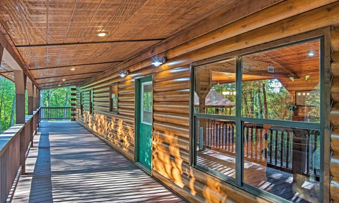 Golden Cabina | Private Cabin on 25acres w/ Huge Grilling Pavilion