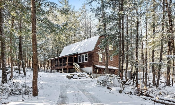 Bridgton Cabina | Private cabin on 3Acres with private hot tub! Lake access, Skiing, Snowmobiling!