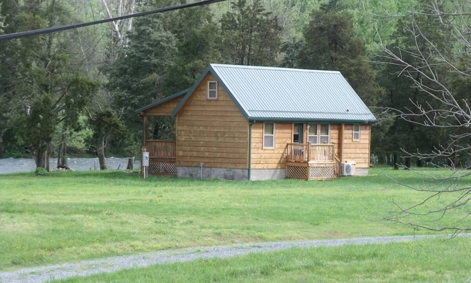 Elizabethton Cabina | Private Cabin on Watauga River Tri-Cities, TN. 1000 feet of private river front!