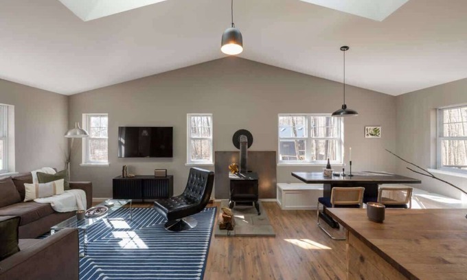 Roscoe Casa | Private Cabin with Guesthouse, Hot Tub, Fire Pits