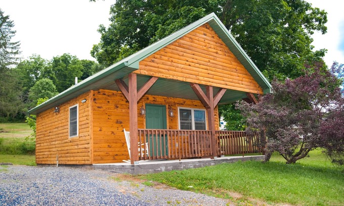 Flintstone Chalet De Esquí | Private cabin with two double beds (sleep 4)