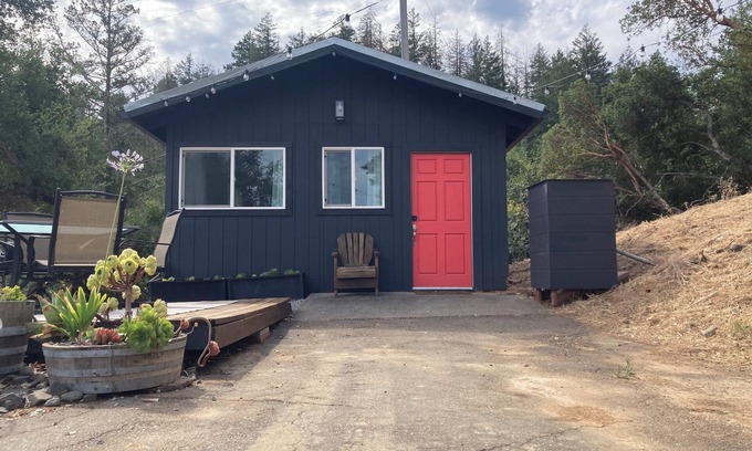 Cloverdale Cabina | Private Cabin with Views on 16 Acre Estate