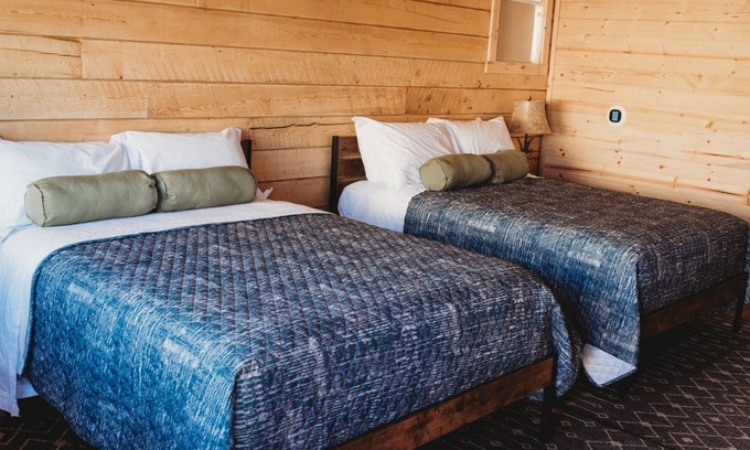 Hanksville Cabina | Private cabins near Goblin Valley State Park. Pet-Friendly!